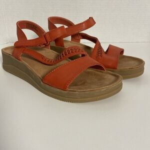 BareTraps Frolick Sandals Size 6.5M Dark Coral Vegan Leather Summer Beachy Shoes